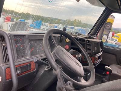 Volvo VNL Dashboard Assembly