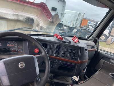 Volvo VNL Dashboard Assembly