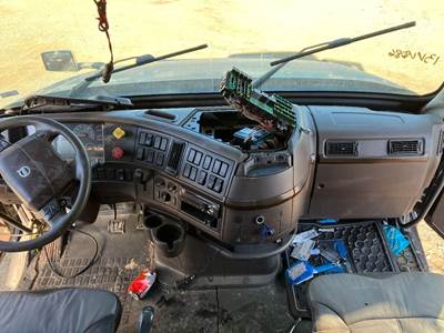 Volvo VNL Dashboard Assembly