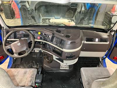 Volvo VNL Dashboard Assembly