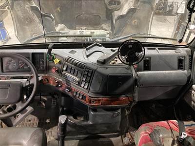 Volvo VNL Dashboard Assembly