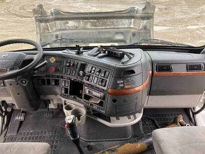 Volvo VNL Dashboard Assembly