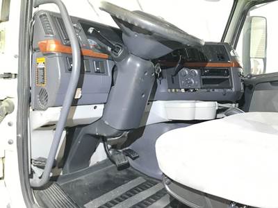 Volvo VNL Dashboard Assembly