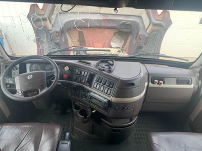 Volvo VNL Dashboard Assembly
