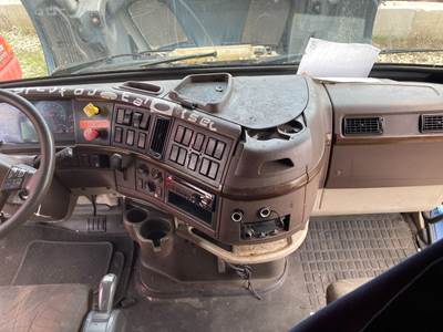 Volvo VNL Dashboard Assembly