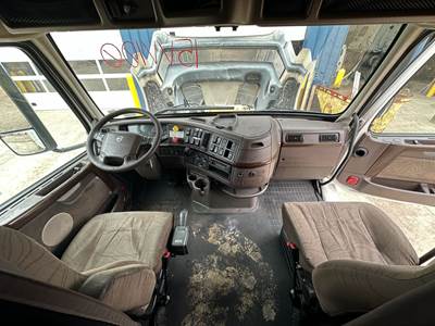 Volvo VNL Dashboard Assembly