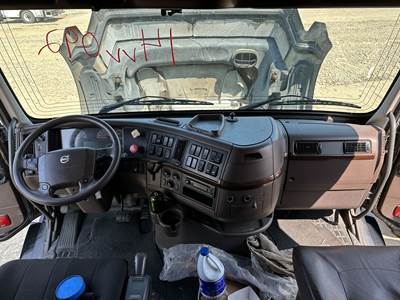 Volvo VNL Dashboard Assembly