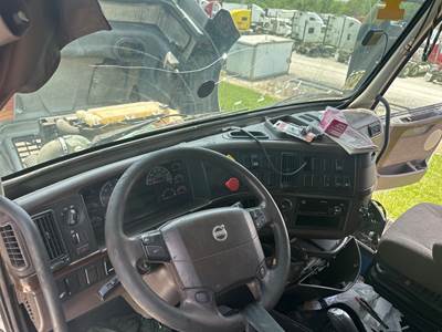 Volvo VNL Dashboard Assembly