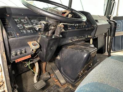 Volvo WG Dashboard Assembly
