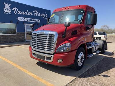 Freightliner Cascadia 113 Single Axle Day Cab Truck - Detroit 380HP