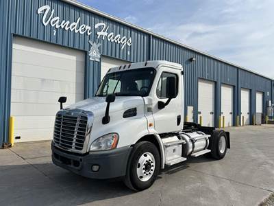 Freightliner Cascadia 113 Single Axle Day Cab Truck - Detroit 370HP, 6 Speed Allison Hs Automatic
