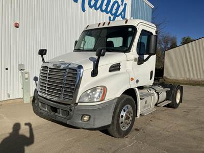 Freightliner Cascadia 113 Single Axle Day Cab Truck - Detroit 370HP, Automatic