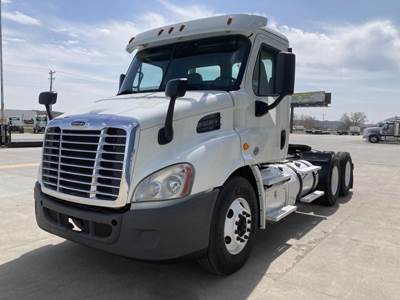 Freightliner Cascadia 113 Day Cab Truck - Detroit 410HP, 12 Speed Dt12 Automatic