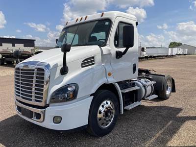 Freightliner Cascadia 113 Single Axle Day Cab Truck - Detroit 380HP