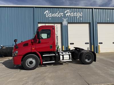 Freightliner Cascadia 113 Single Axle Day Cab Truck - Detroit 380HP