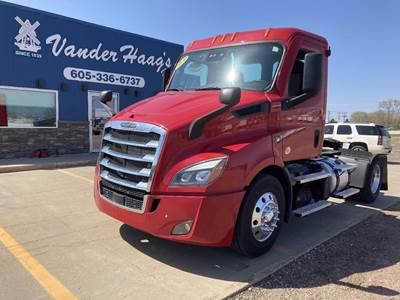 Freightliner Cascadia 116 Single Axle Day Cab Truck - Detroit 380HP