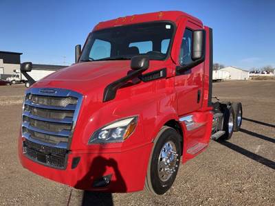 Freightliner Cascadia 116 Day Cab Truck - Detroit 410HP