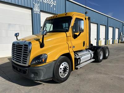 Freightliner Cascadia 125 Day Cab Truck - Detroit 525HP