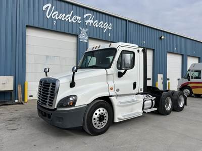 Freightliner Cascadia 125 Day Cab Truck - Detroit 450HP