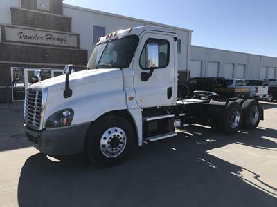 Freightliner Cascadia 125 Day Cab Truck - Detroit 450HP
