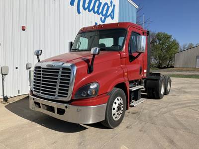 Freightliner Cascadia 125 Day Cab Truck - Detroit 450HP