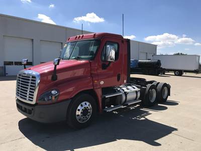 Freightliner Cascadia 125 Day Cab Truck - Detroit 450HP
