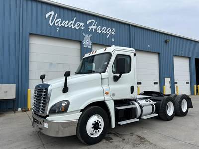 Freightliner Cascadia 125 Day Cab Truck - Detroit 450HP