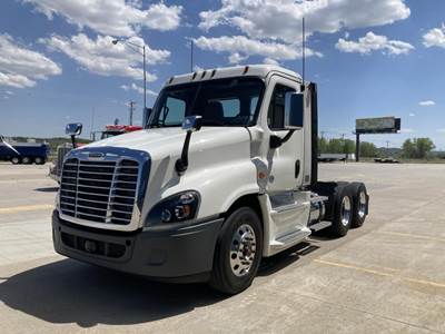 Freightliner Cascadia 125 Day Cab Truck - Detroit 450HP, 10 Speed Automatic