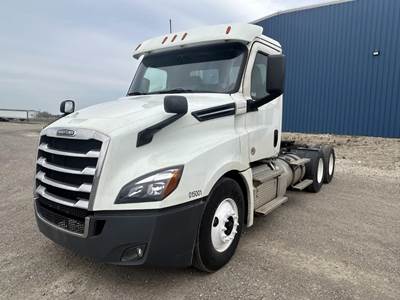 Freightliner Cascadia 126 Day Cab Truck - Detroit 435HP
