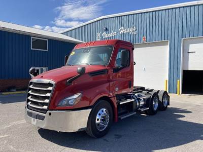 Freightliner Cascadia 126 Day Cab Truck - Detroit 455HP