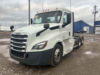 Freightliner Cascadia 126 Day Cab Truck - Cummins 450HP, 10 Speed Manual