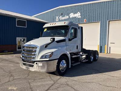 Freightliner Cascadia 126 Day Cab Truck - Detroit 455HP
