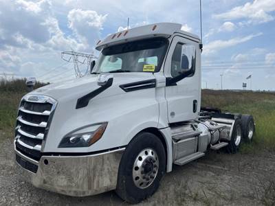 Freightliner Cascadia 126 Day Cab Truck - Detroit 505HP, 10 Speed Manual
