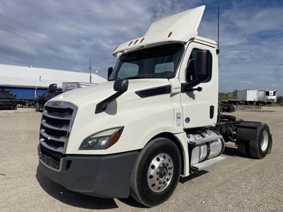 Freightliner Cascadia 126 Single Axle Day Cab Truck - Detroit, Automatic