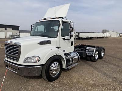 Freightliner M2 112 Day Cab Truck - Detroit 450HP, 6 Speed Allison Rds Automatic