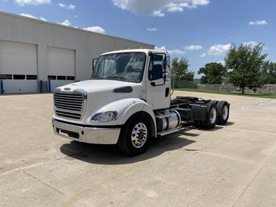 Freightliner M2 112 Day Cab Truck - Detroit 450HP, 6 Speed Allison Rds Automatic