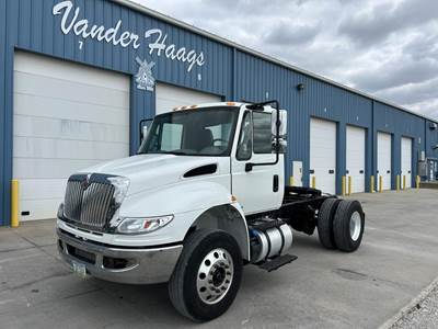 International DuraStar 4400 Single Axle Day Cab Truck - Cummins 300HP, 6 Speed Allison Rds Automatic