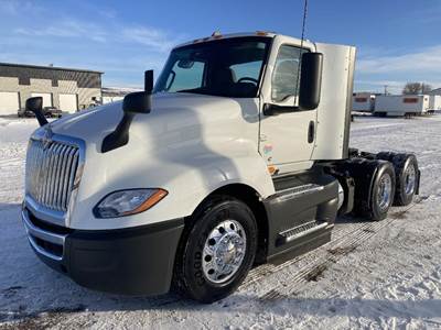 International LT Day Cab Truck - Cummins 400HP