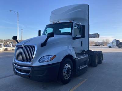 International LT Day Cab Truck - Cummins 400HP