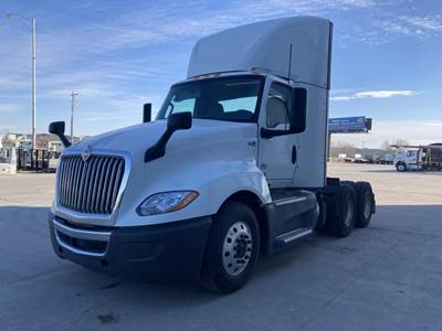 International LT Day Cab Truck - Cummins 400HP