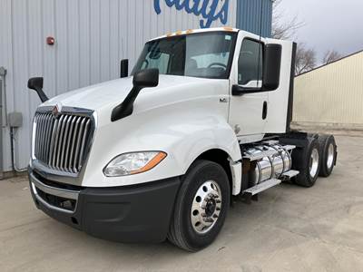 International LT Day Cab Truck - Cummins 400HP