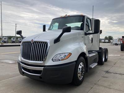 International LT Day Cab Truck - Cummins 400HP