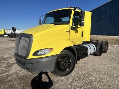 International RH Day Cab Truck