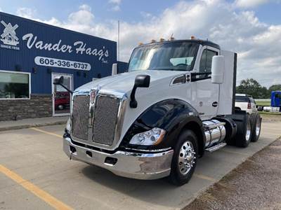 Kenworth T680 Day Cab Truck - Cummins 450HP, 12 Speed Automatic