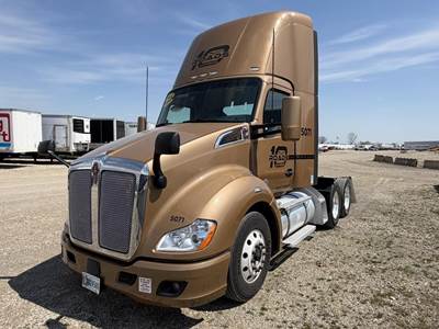 Kenworth T680 Day Cab Truck - Paccar 405HP, 12 Speed Automatic