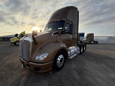 Kenworth T680 Day Cab Truck - Paccar 405HP, 12 Speed Automatic