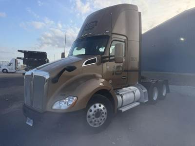 Kenworth T680 Day Cab Truck - Paccar 405HP, 12 Speed Automatic