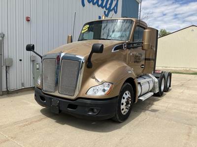 Kenworth T680 Day Cab Truck - Paccar 405HP, 12 Speed Automatic
