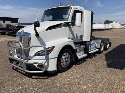 Kenworth T680 Day Cab Truck - Paccar 430HP, 12 Speed Automatic