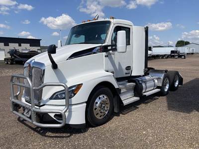 Kenworth T680 Day Cab Truck - Paccar 430HP, 12 Speed Automatic
